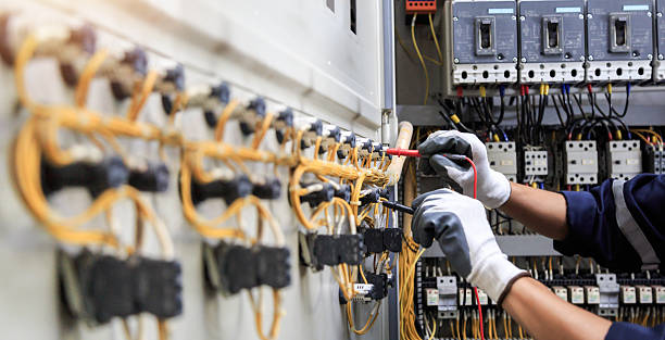 Professional Electrician technician working in Fountainhead-Orchard Hills, MD